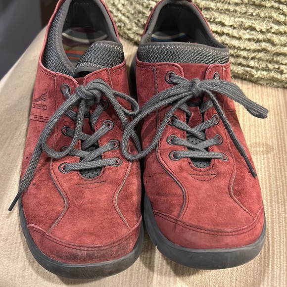 Dansko ELISE Wine, Comfort Suede Leather Slip-Ons Sole Slip Resistant Sneaker. - Picture 2 of 9